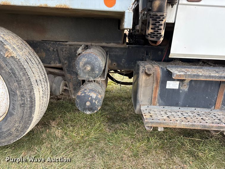 image for item FG1598 2000 Freightliner FL80 dump truck