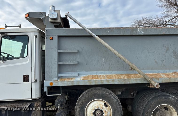 image for item FG1598 2000 Freightliner FL80 dump truck