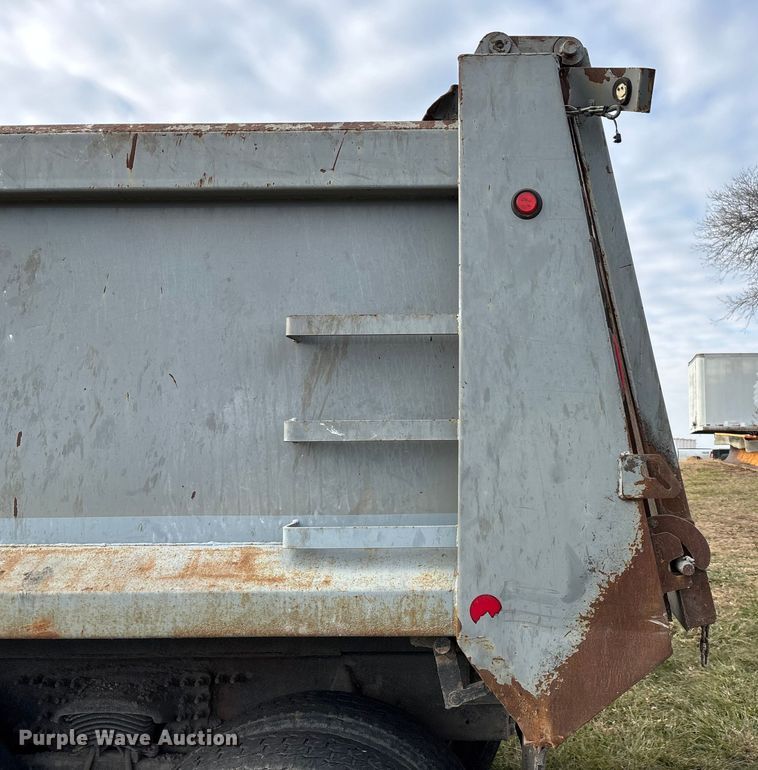 image for item FG1598 2000 Freightliner FL80 dump truck