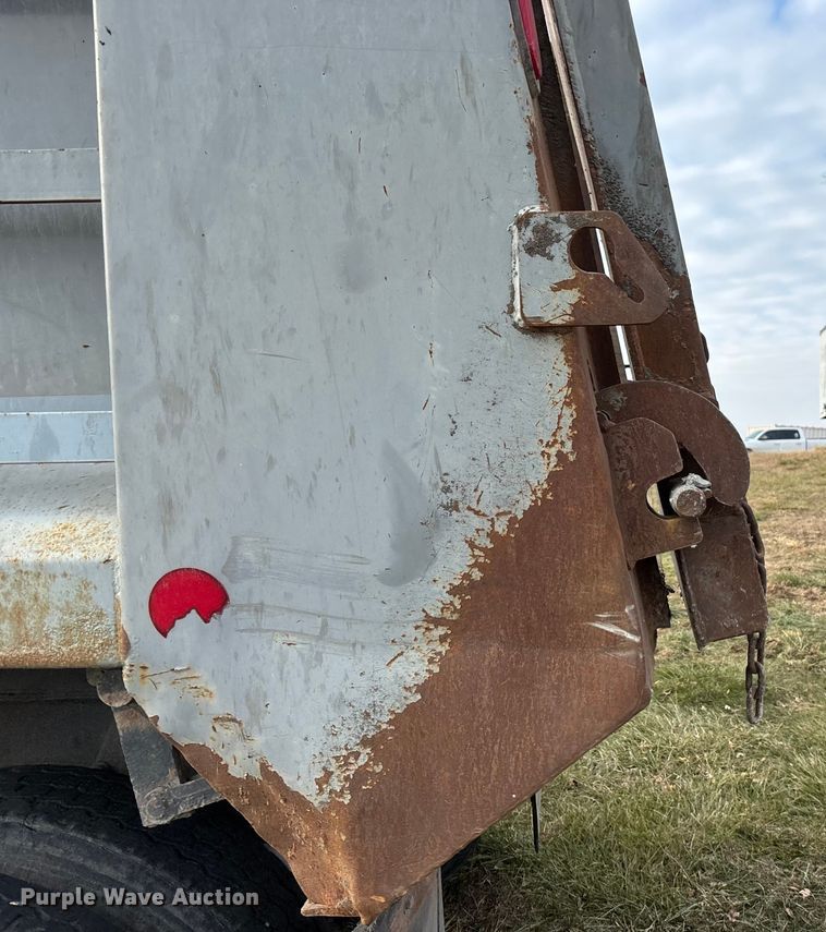 image for item FG1598 2000 Freightliner FL80 dump truck