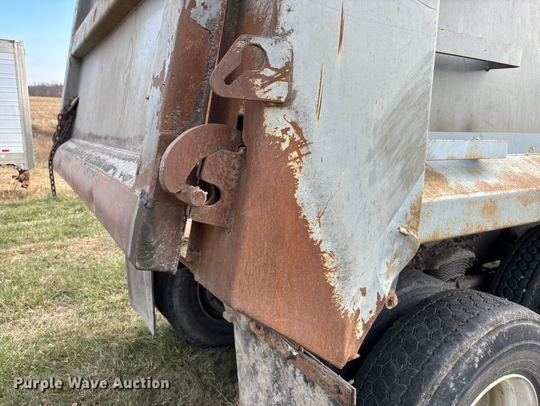 image for item FG1598 2000 Freightliner FL80 dump truck