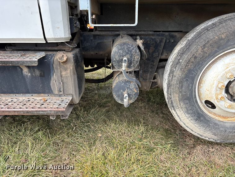 image for item FG1598 2000 Freightliner FL80 dump truck