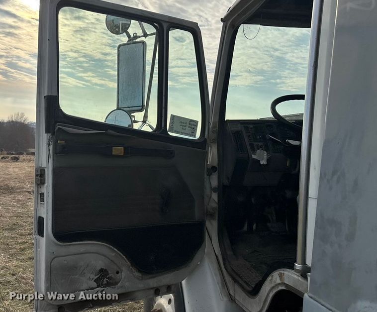 image for item FG1598 2000 Freightliner FL80 dump truck