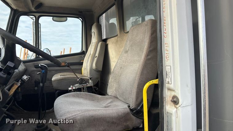 image for item FG1598 2000 Freightliner FL80 dump truck