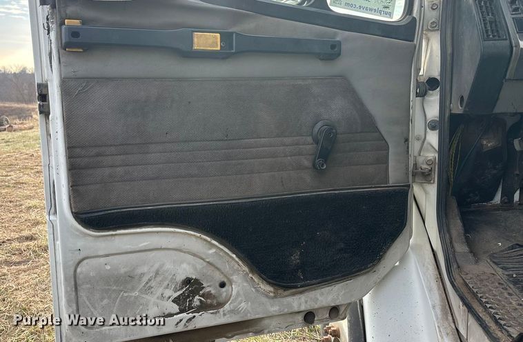 image for item FG1598 2000 Freightliner FL80 dump truck