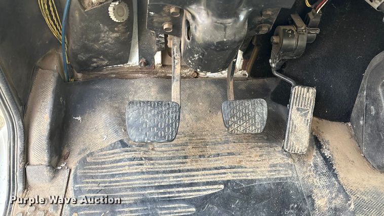 image for item FG1598 2000 Freightliner FL80 dump truck