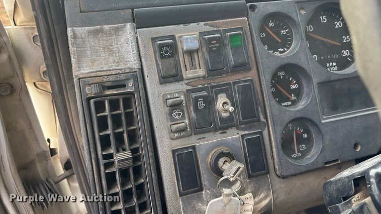 image for item FG1598 2000 Freightliner FL80 dump truck