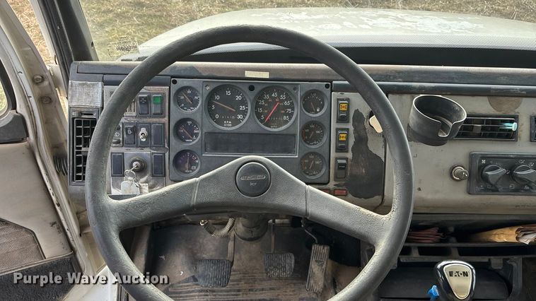 image for item FG1598 2000 Freightliner FL80 dump truck