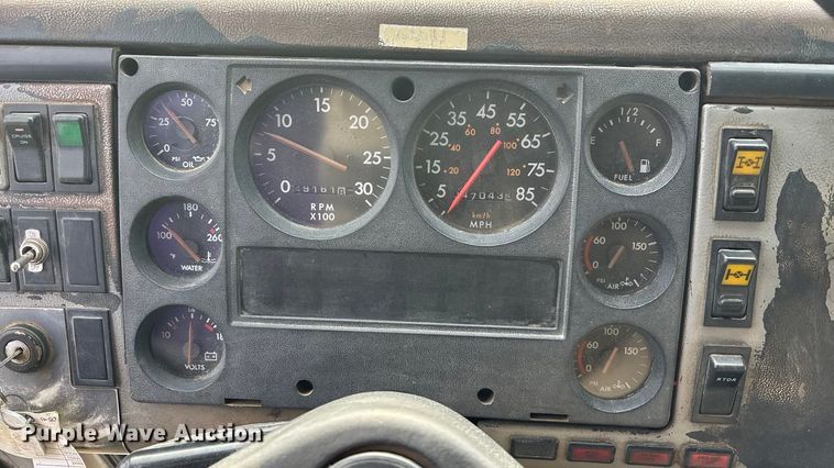 image for item FG1598 2000 Freightliner FL80 dump truck