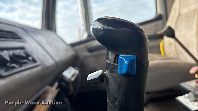 image for item FG1598 2000 Freightliner FL80 dump truck