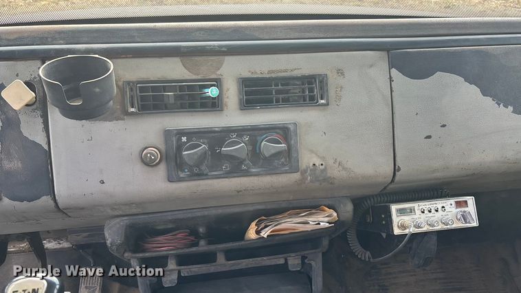 image for item FG1598 2000 Freightliner FL80 dump truck