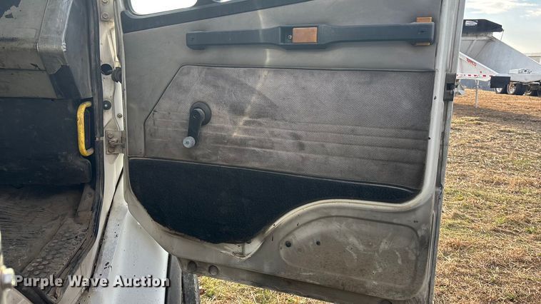 image for item FG1598 2000 Freightliner FL80 dump truck