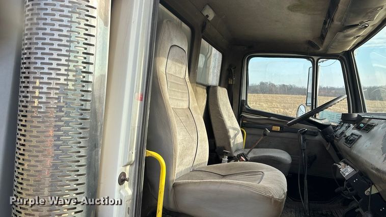 image for item FG1598 2000 Freightliner FL80 dump truck