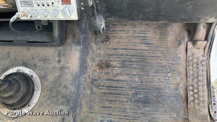 image for item FG1598 2000 Freightliner FL80 dump truck