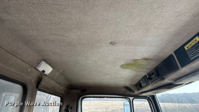 image for item FG1598 2000 Freightliner FL80 dump truck