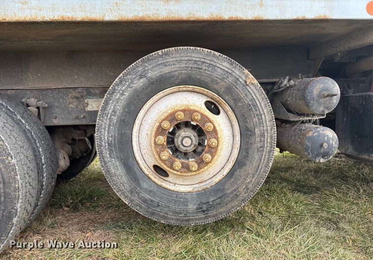 image for item FG1598 2000 Freightliner FL80 dump truck