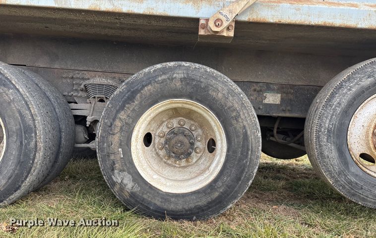 image for item FG1598 2000 Freightliner FL80 dump truck