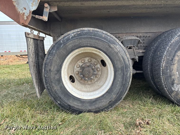 image for item FG1598 2000 Freightliner FL80 dump truck