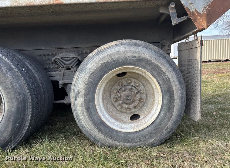 image for item FG1598 2000 Freightliner FL80 dump truck