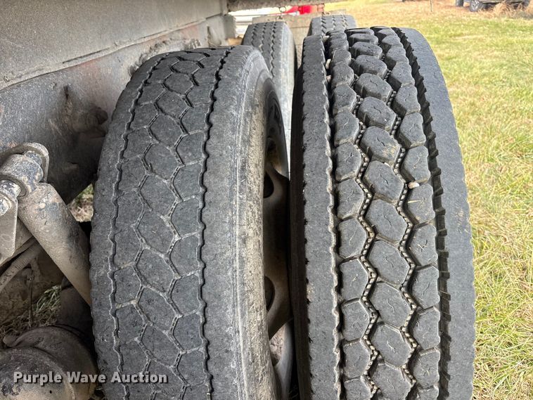 image for item FG1598 2000 Freightliner FL80 dump truck