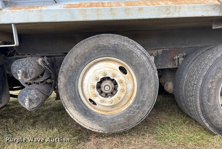 image for item FG1598 2000 Freightliner FL80 dump truck