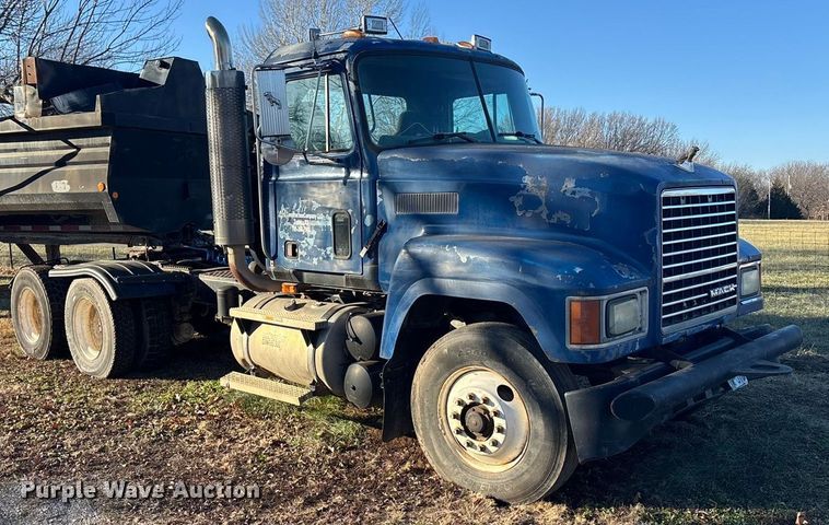 image for item FG1602 1998 Mack CH613 semi truck