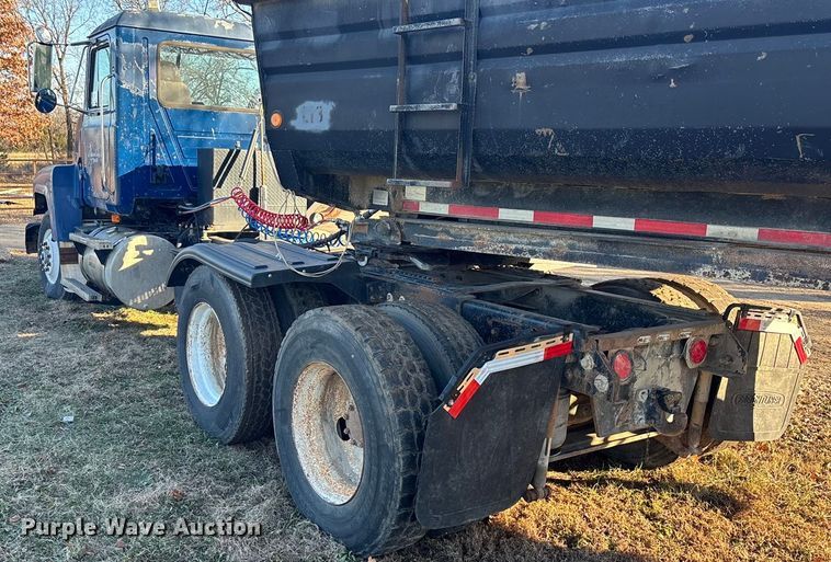 image for item FG1602 1998 Mack CH613 semi truck