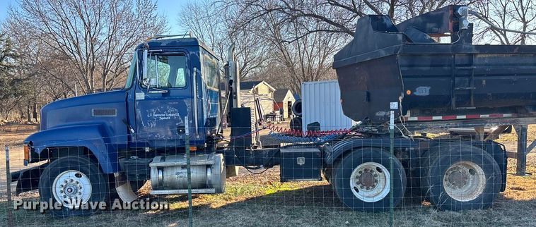 image for item FG1602 1998 Mack CH613 semi truck