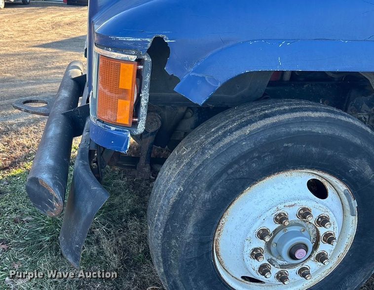 image for item FG1602 1998 Mack CH613 semi truck