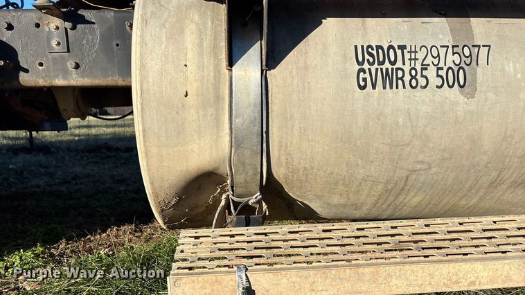 image for item FG1602 1998 Mack CH613 semi truck