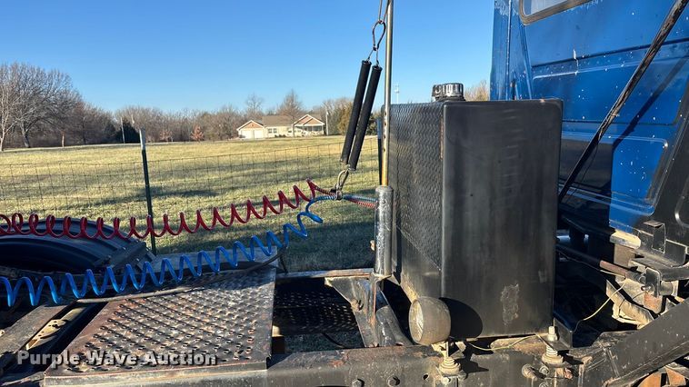 image for item FG1602 1998 Mack CH613 semi truck