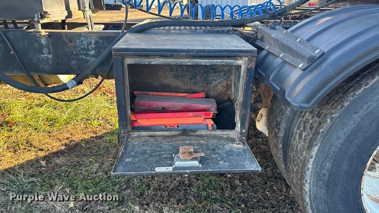 image for item FG1602 1998 Mack CH613 semi truck