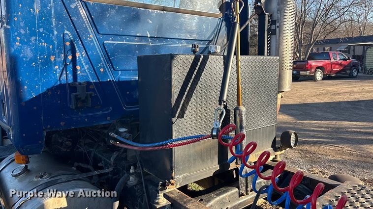 image for item FG1602 1998 Mack CH613 semi truck