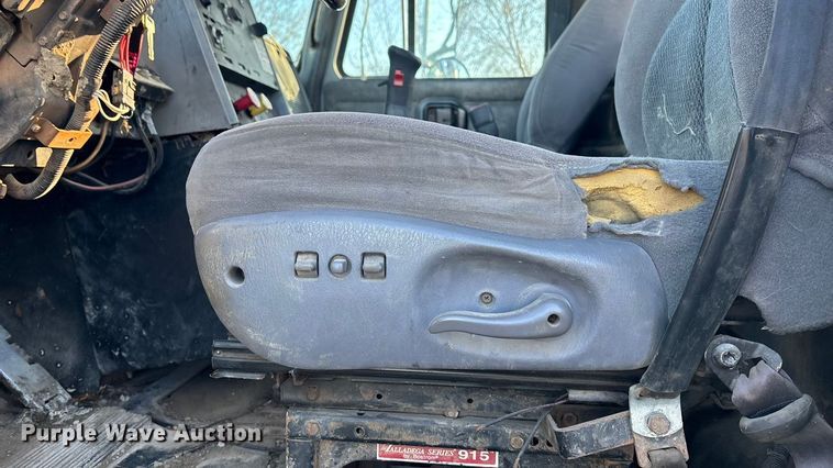 image for item FG1602 1998 Mack CH613 semi truck