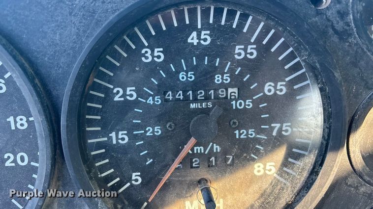 image for item FG1602 1998 Mack CH613 semi truck