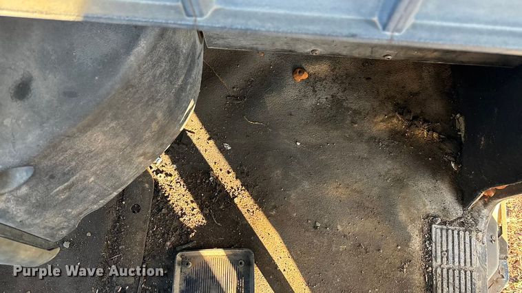 image for item FG1602 1998 Mack CH613 semi truck