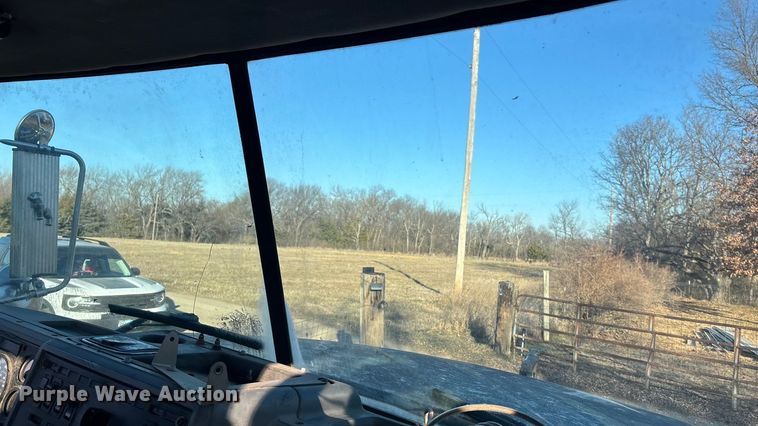 image for item FG1602 1998 Mack CH613 semi truck