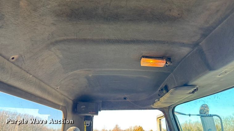 image for item FG1602 1998 Mack CH613 semi truck