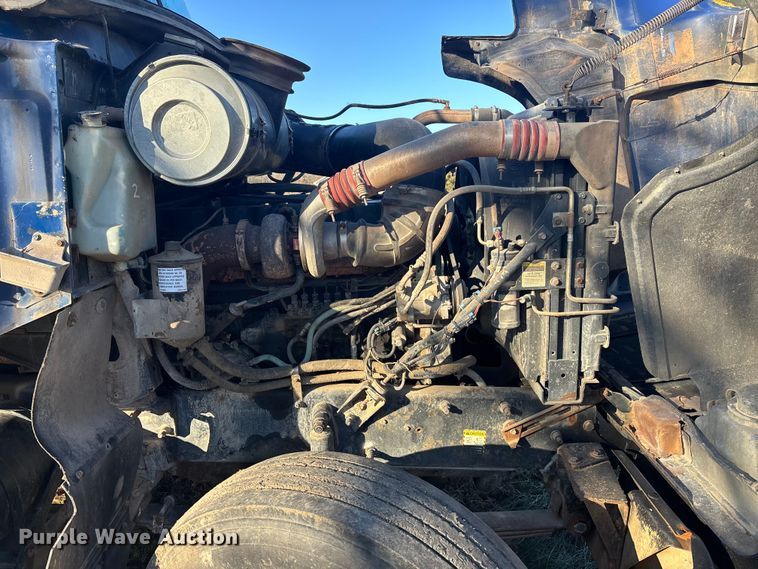 image for item FG1602 1998 Mack CH613 semi truck