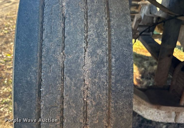 image for item FG1602 1998 Mack CH613 semi truck