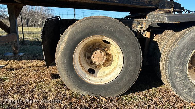 image for item FG1602 1998 Mack CH613 semi truck