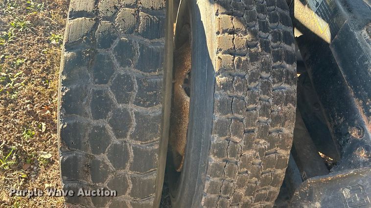 image for item FG1602 1998 Mack CH613 semi truck