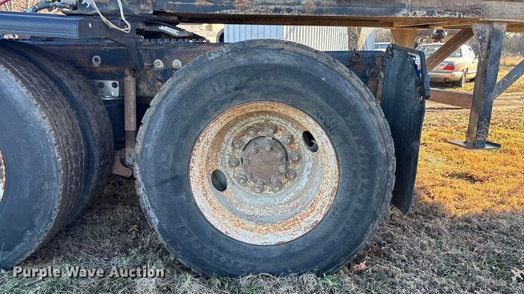 image for item FG1602 1998 Mack CH613 semi truck