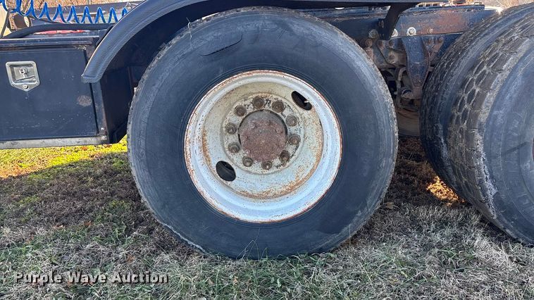 image for item FG1602 1998 Mack CH613 semi truck