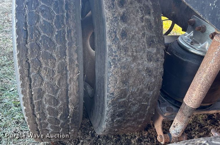 image for item FG1602 1998 Mack CH613 semi truck