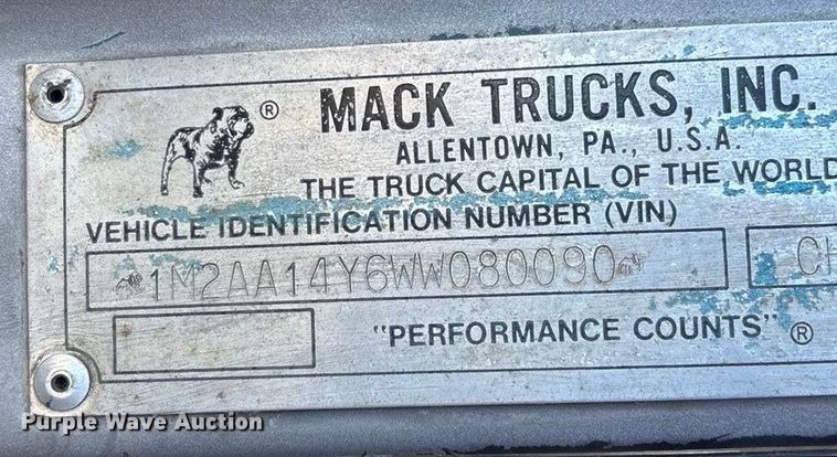 image for item FG1602 1998 Mack CH613 semi truck