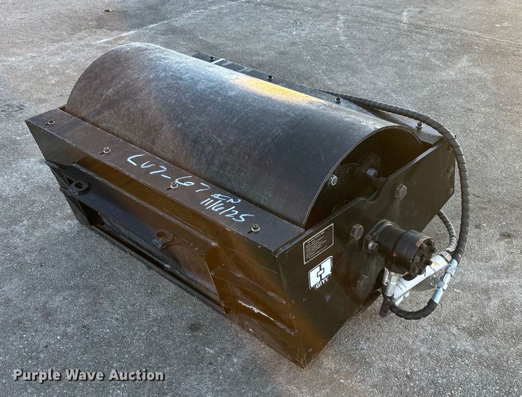 image for item FG1613 2025 GIYI VR39 compact utility loader vibratory roller