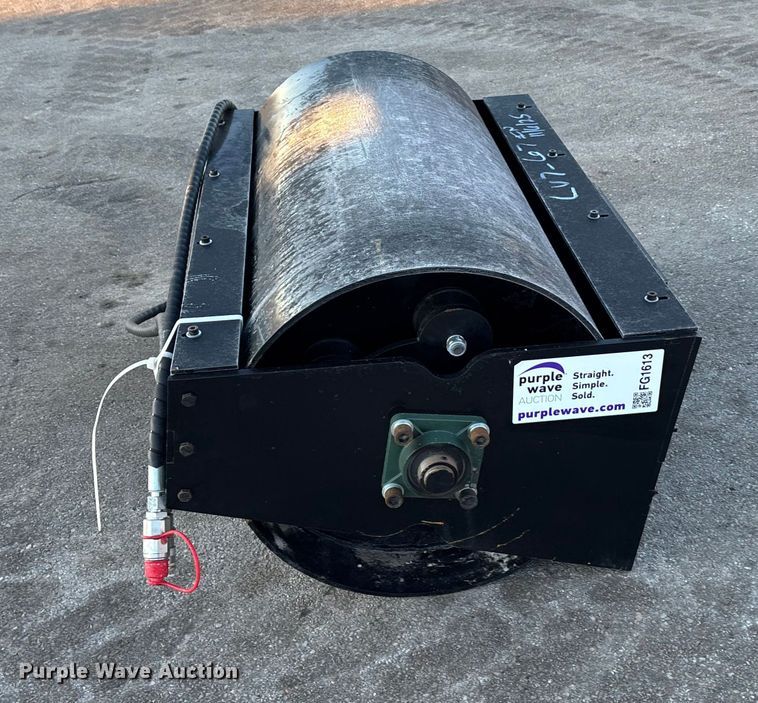 image for item FG1613 2025 GIYI VR39 compact utility loader vibratory roller