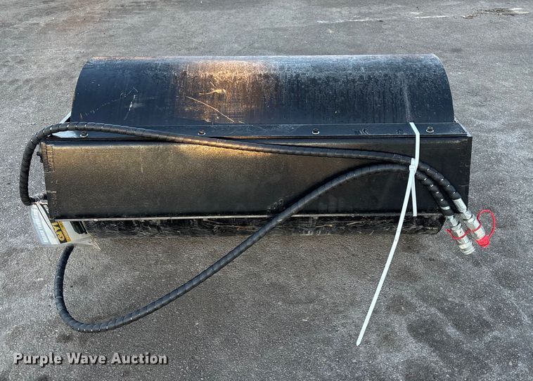 image for item FG1613 2025 GIYI VR39 compact utility loader vibratory roller