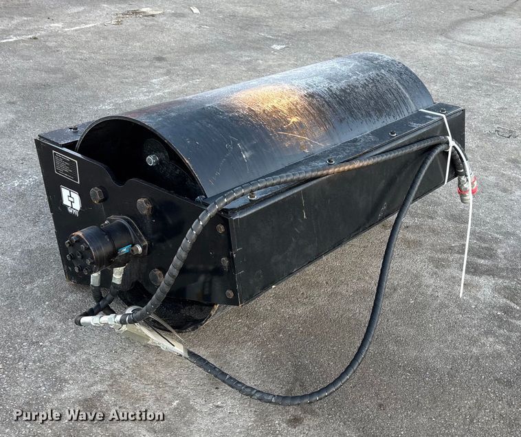 image for item FG1613 2025 GIYI VR39 compact utility loader vibratory roller